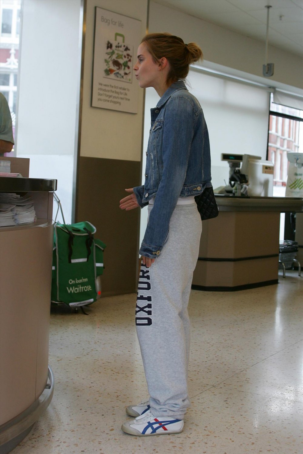 sAJ9I7VK Emma Watson 2 64.jpg